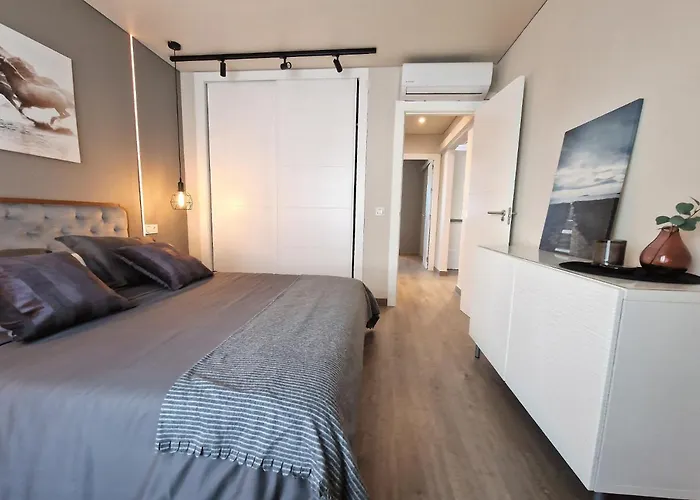 Emerald Apartment - Spacious Modern 2 Bedroom