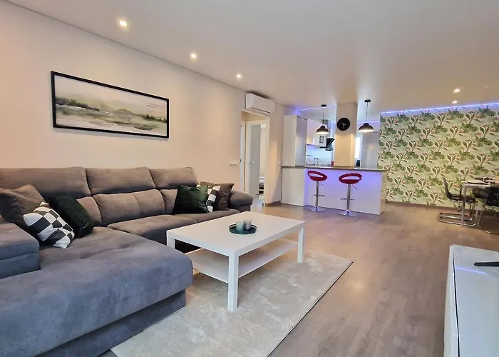 Emerald Apartment - Spacious Modern 2 Bedroom