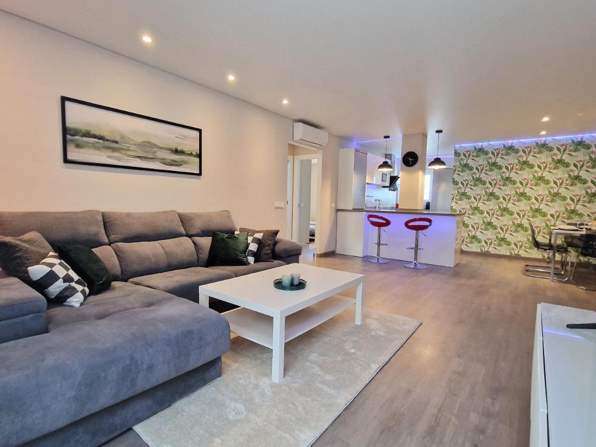 Emerald - Spacious Modern 2 Bedroom Apartment